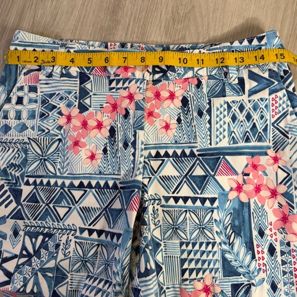 Tommy Bahama Womens Size 4 Blue Pink Geometric Floral Tribal Print Cotton Shorts - Picture 9 of 11